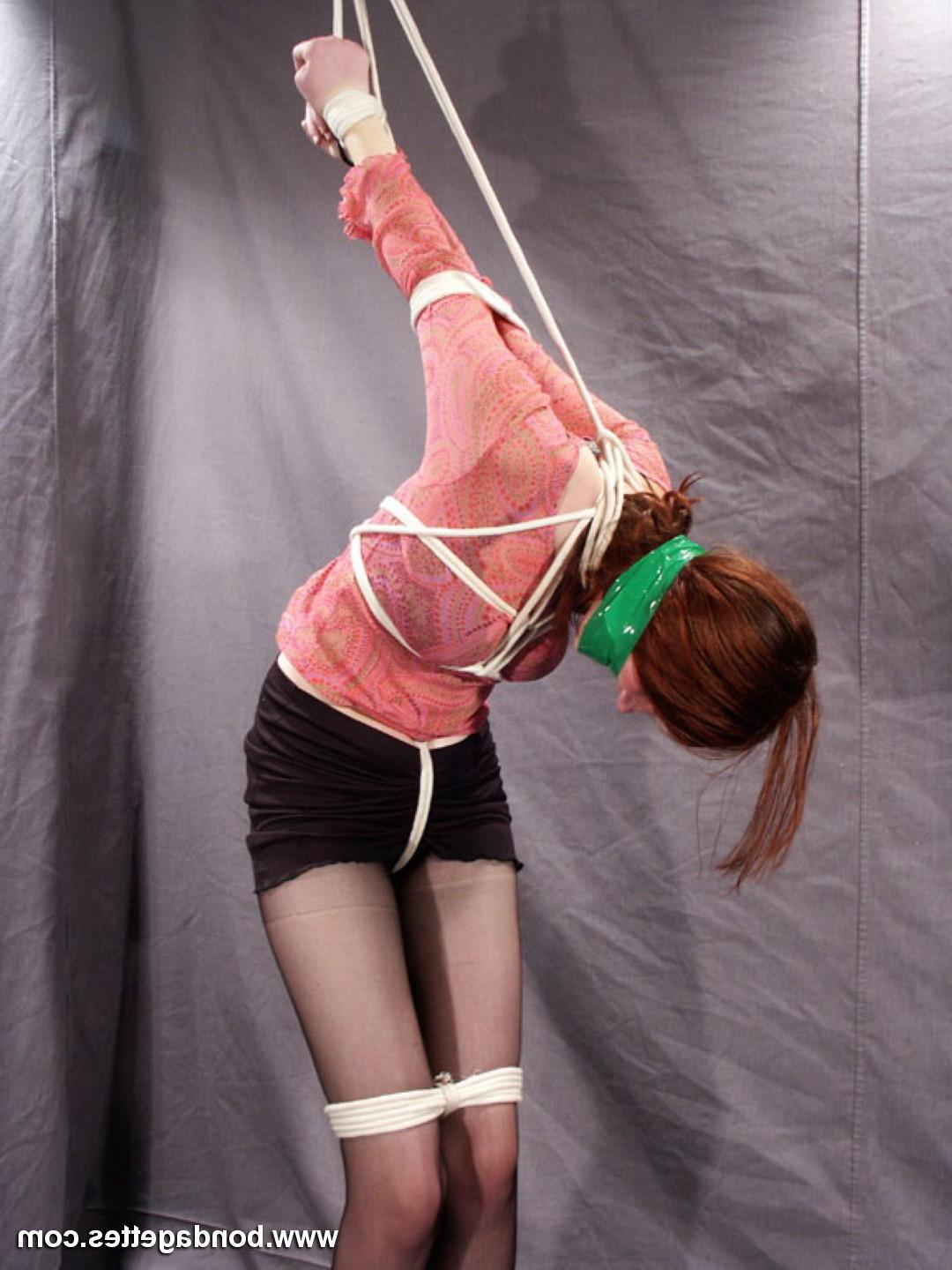 16P During a nonnude bondage photoshoot pretty amateur subbie Veroni