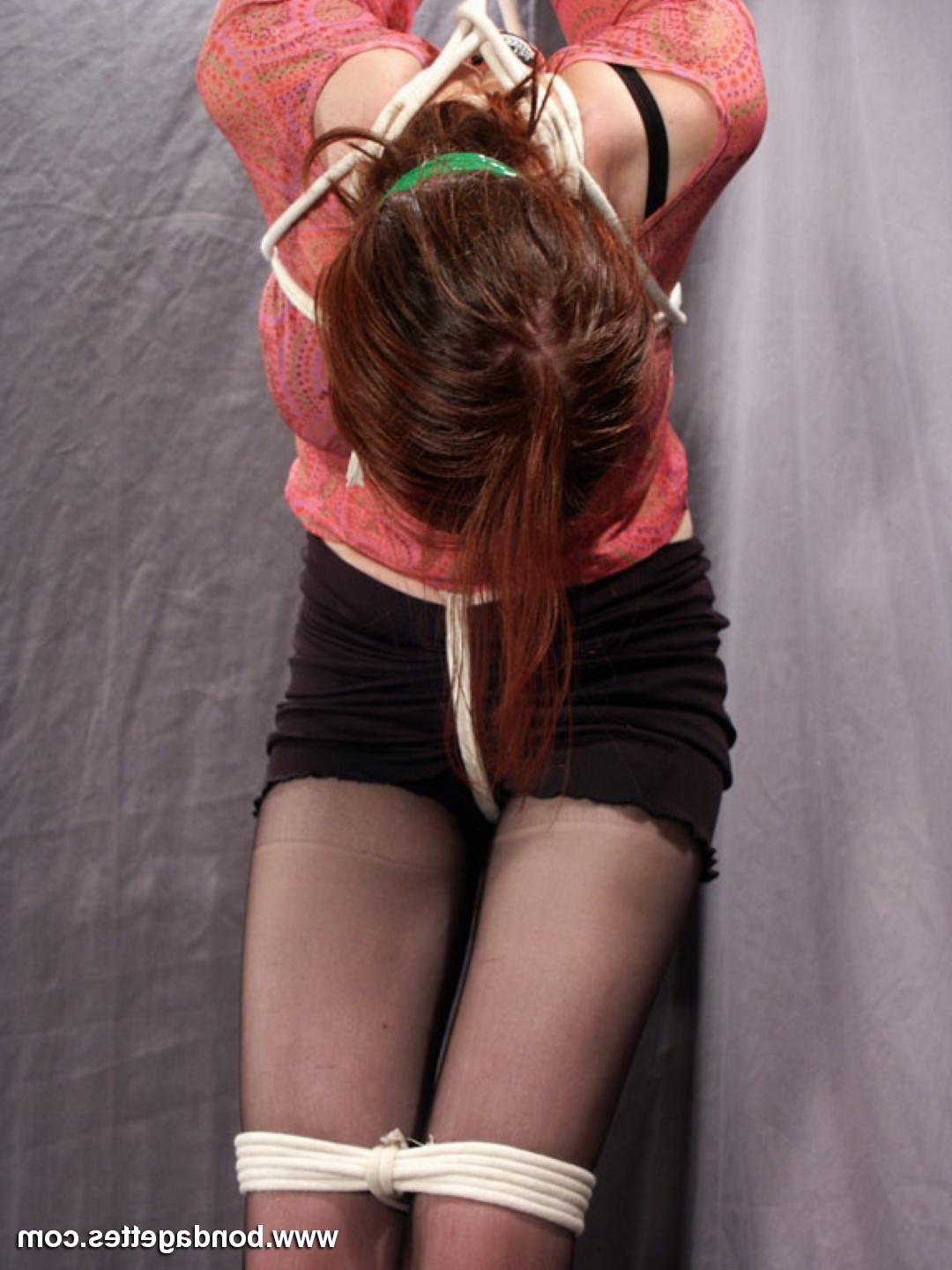 16P During a nonnude bondage photoshoot pretty amateur subbie Veroni