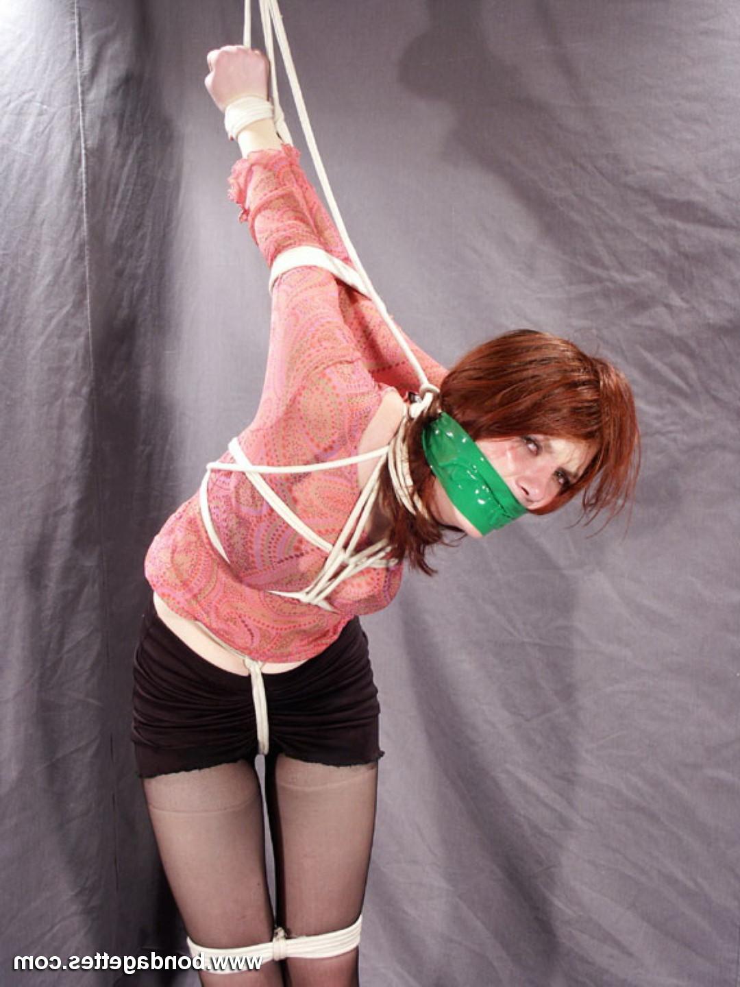 16P During a nonnude bondage photoshoot pretty amateur subbie Veroni