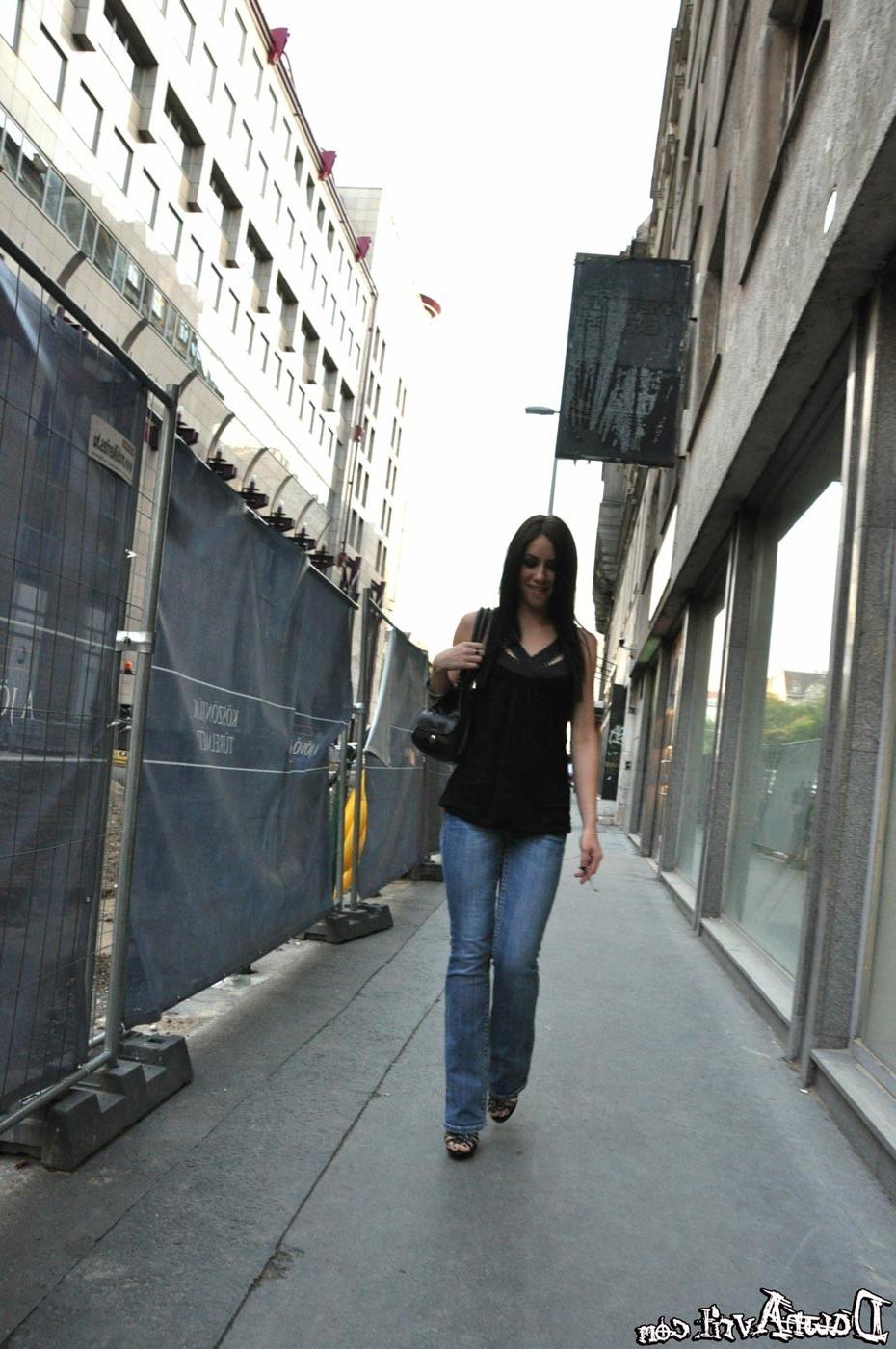 16P Amateur teen flashing in public