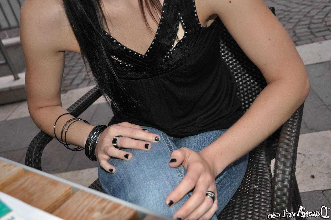 16P Amateur teen flashing in public