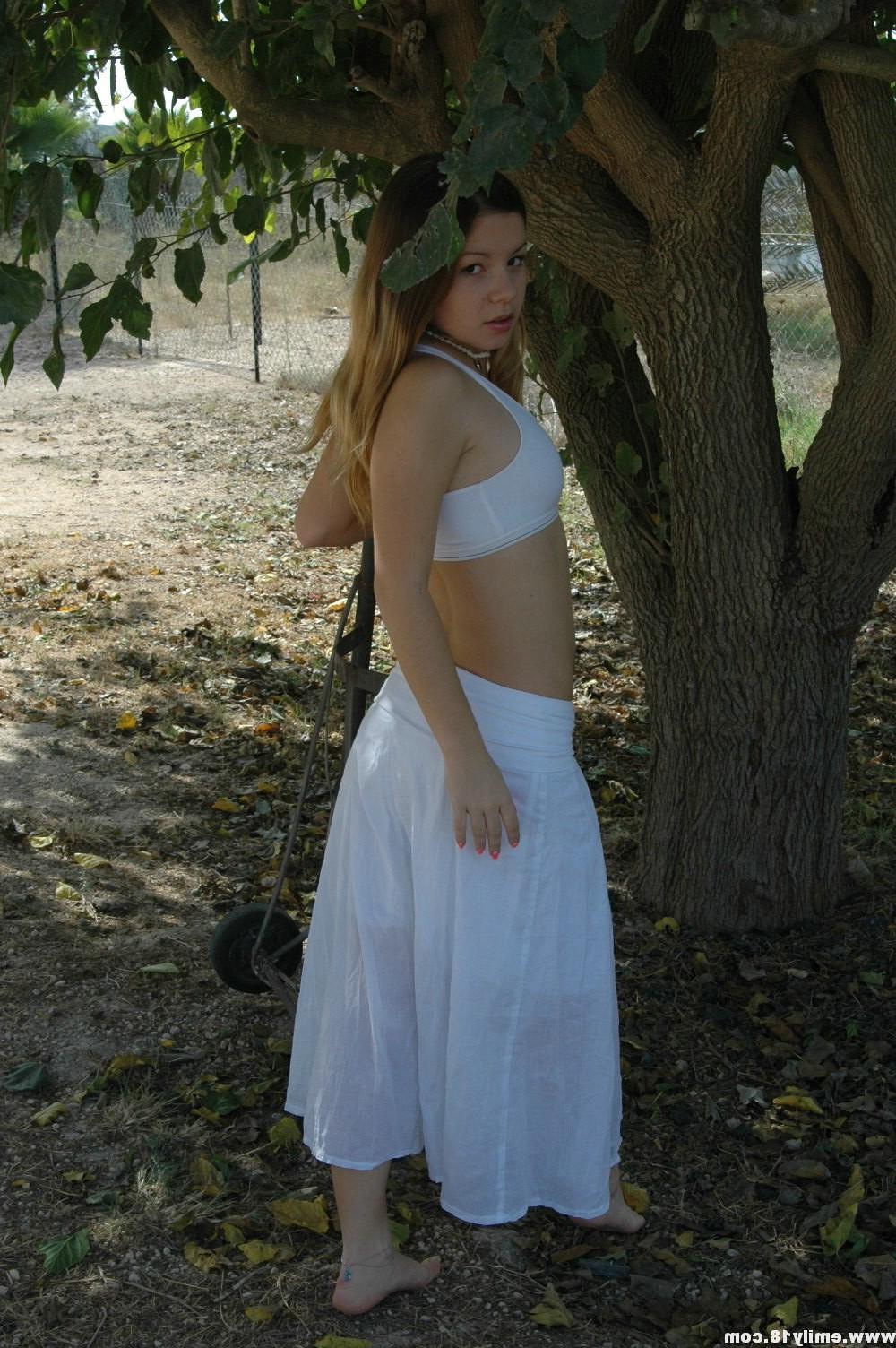 16P Amateur teen girl in sports bra