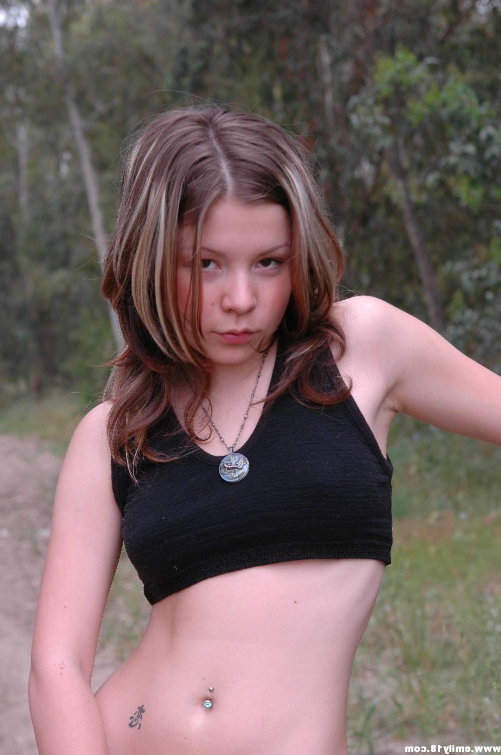 16P Adolescente amateur en soutien-gorge et culotte de sport