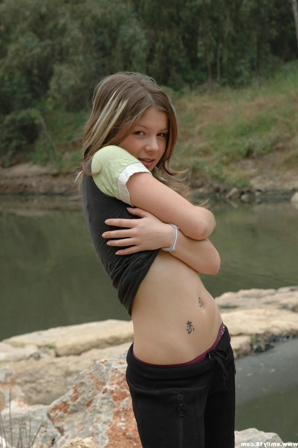 16P Amateur teen girl strips in the woods