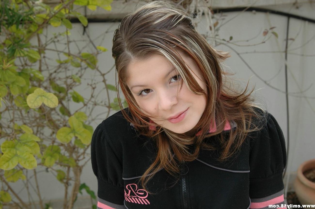 16P Amateur teen girl upskirt outside