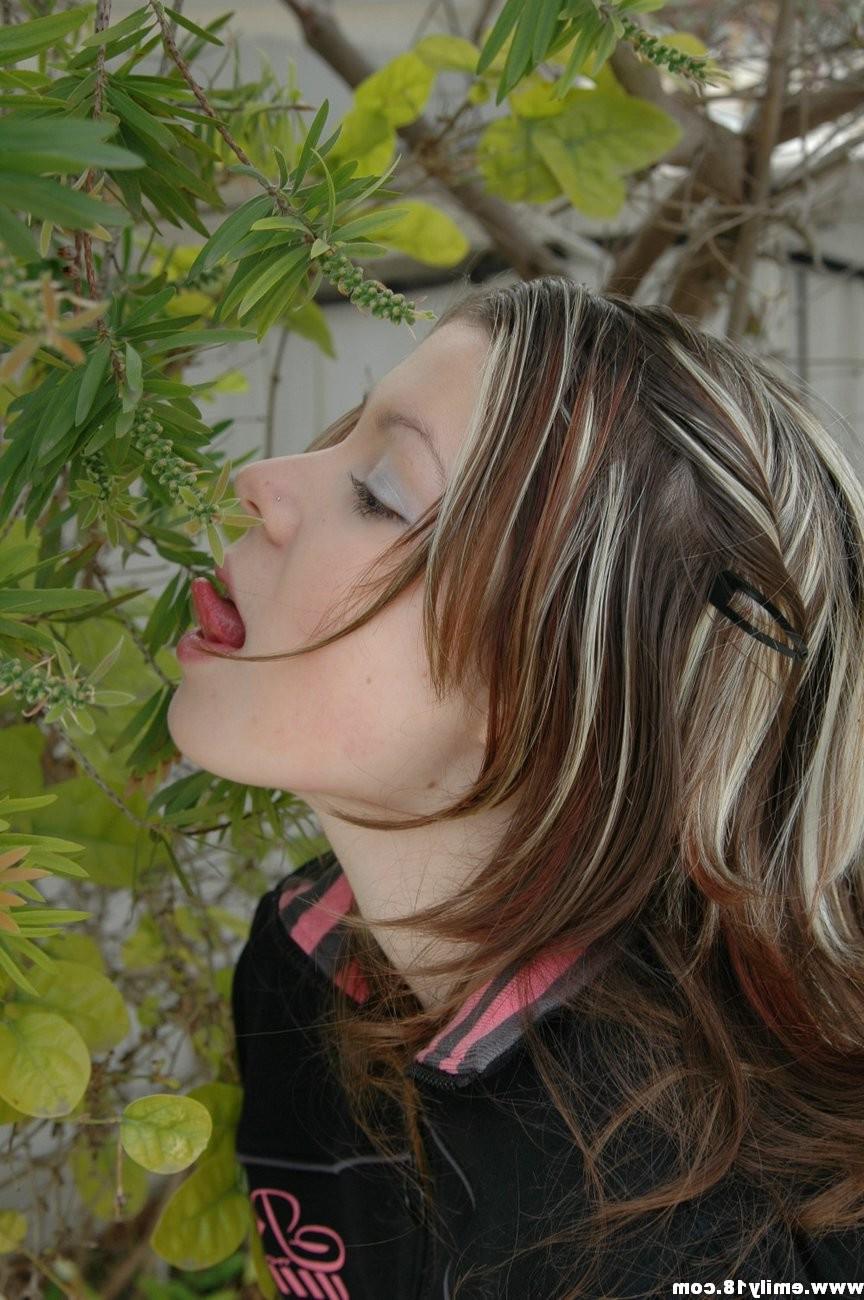 16P Amateur teen girl upskirt outside