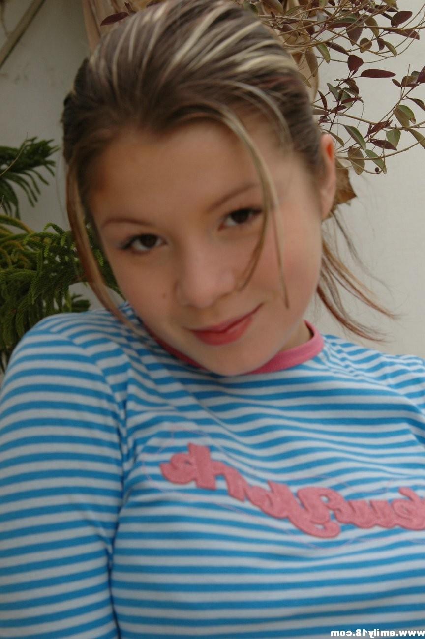 16P Amateur teen girl exposing tits outdoors
