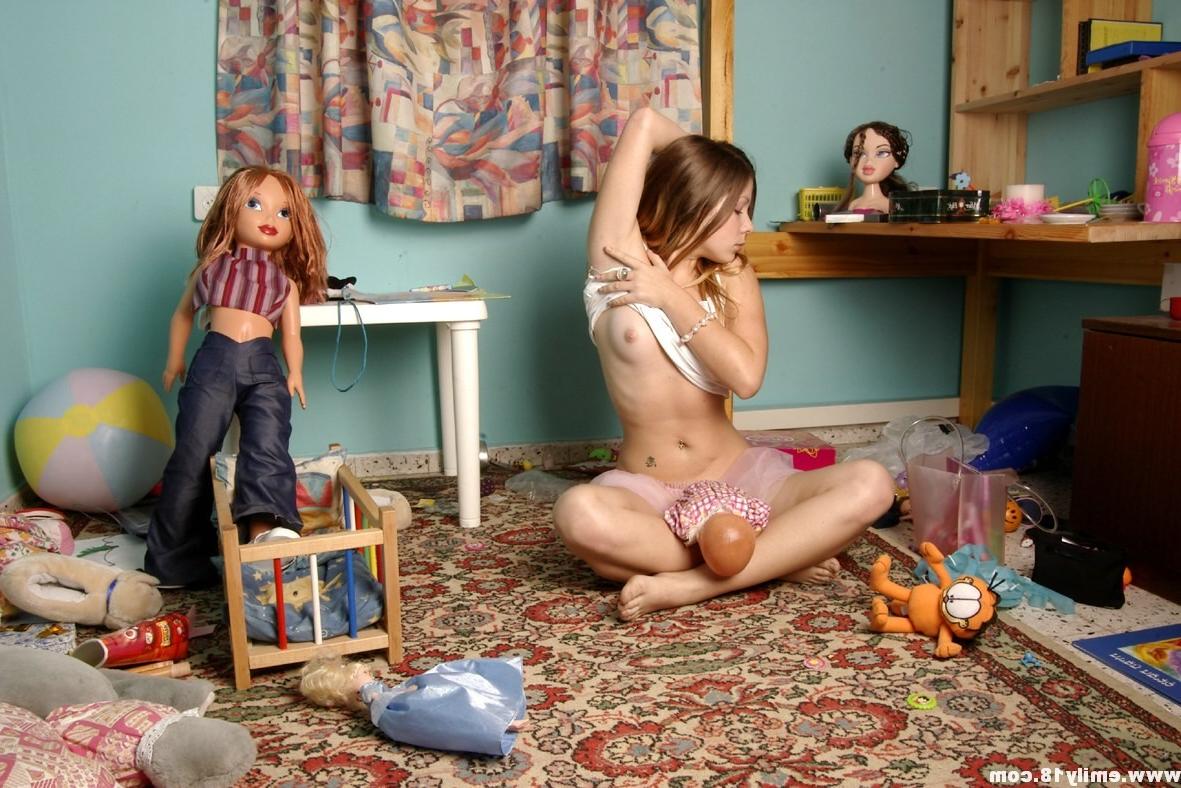 16P Amateur teen girl plays with dolls