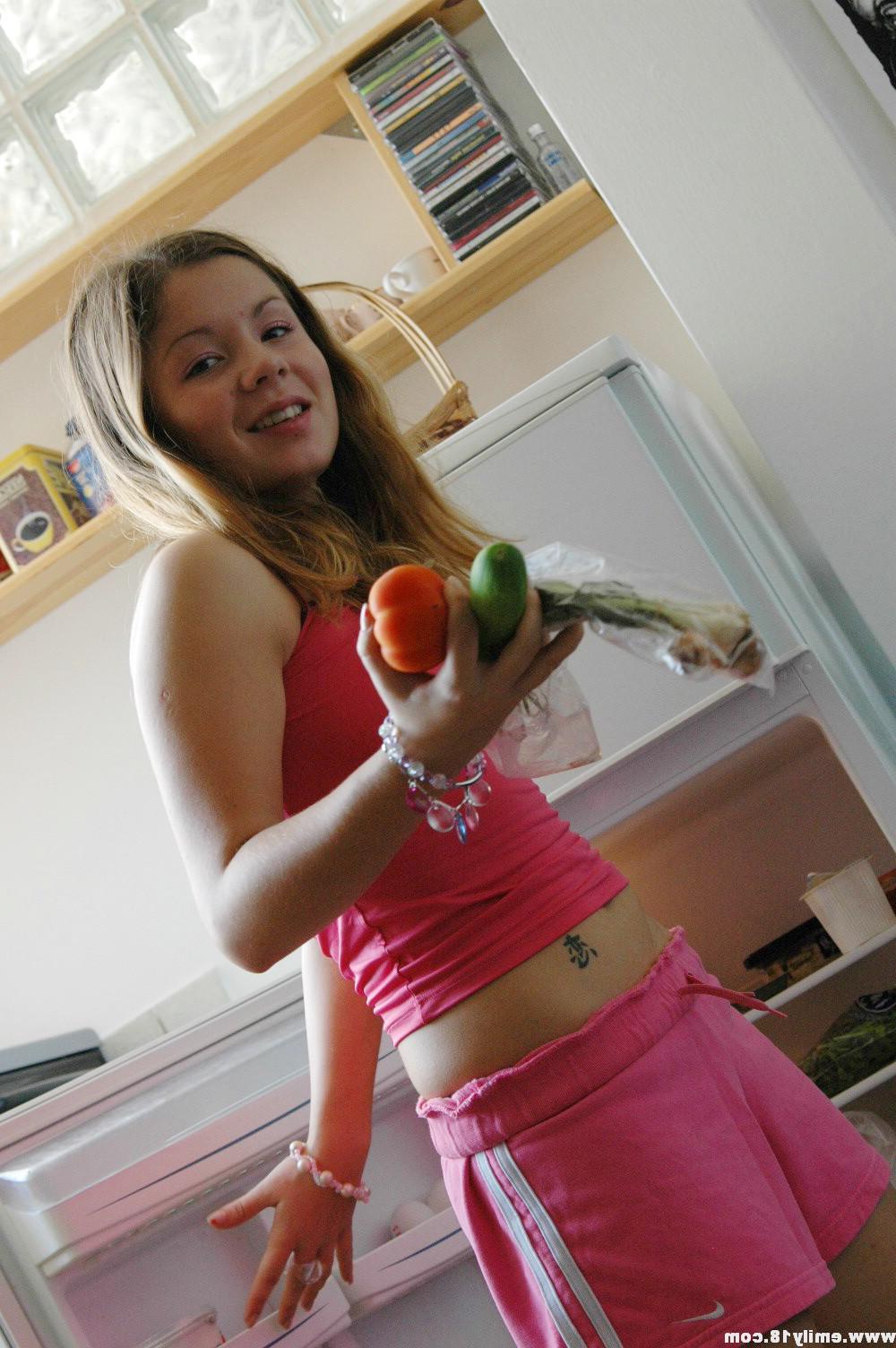 16P Amateur teen girl topless in kitchen