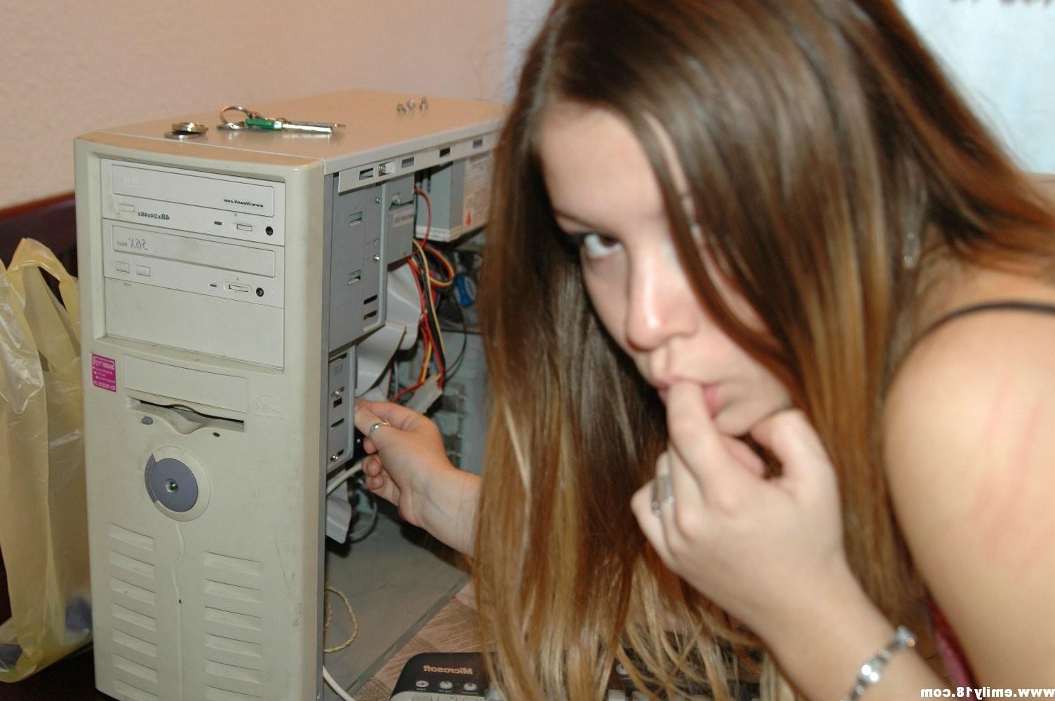 16P Amateur teen girl loves computers