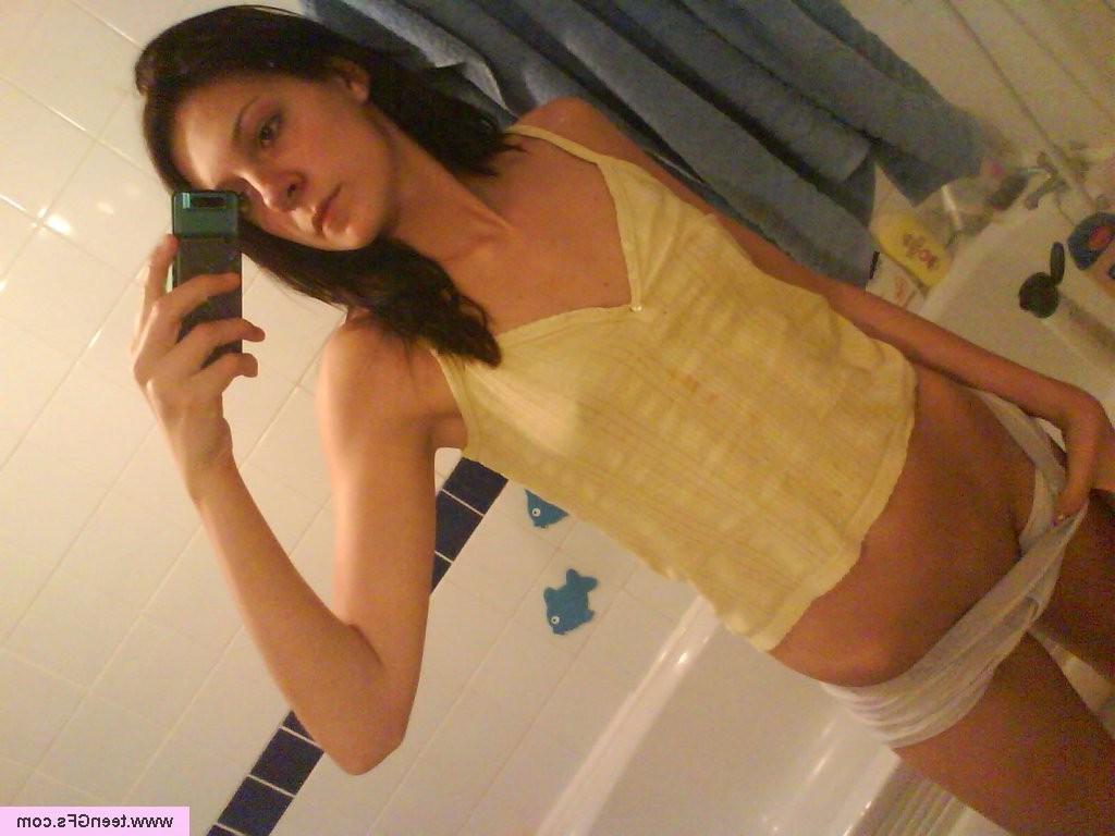 16P Amateur teen taking nude pics of herself in bathroom and bedroom