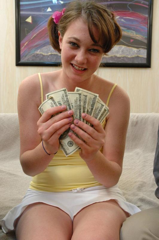 20P Cute pop fan takes cash.
