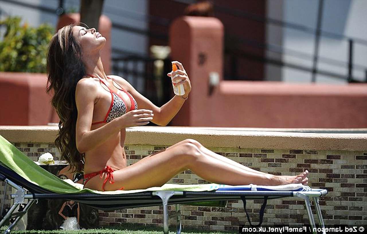 16P Chloe Sims shows perfect sexy body and nice ass on pool