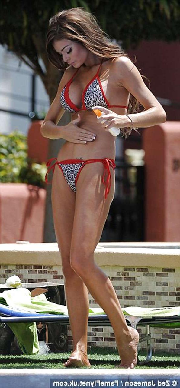 16P Chloe Sims shows perfect sexy body and nice ass on pool