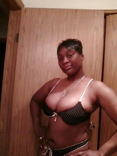 5P Chocolate Ebony Mom Self Shots wit HUGE TITS