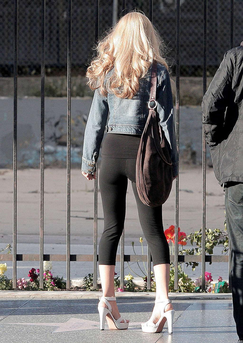16P Christina Aguilera showing her perfect ass and hot body