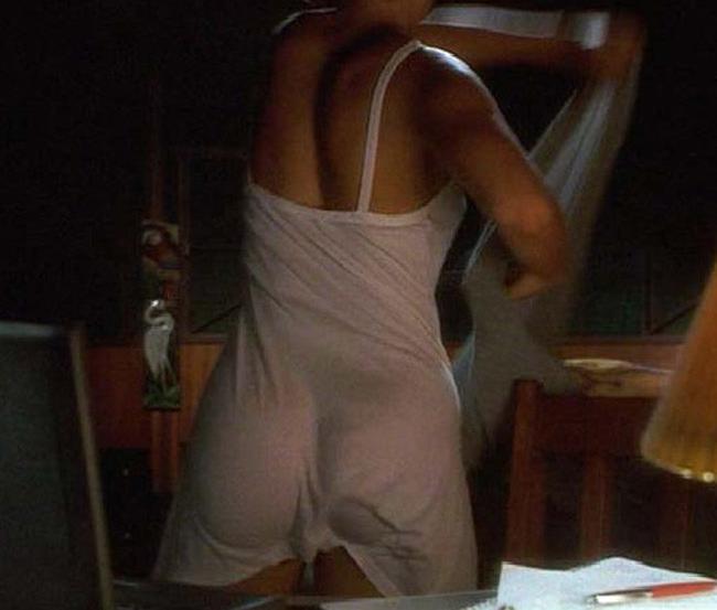 16P Jennifer Lopez shows perfect round ass and nice body
