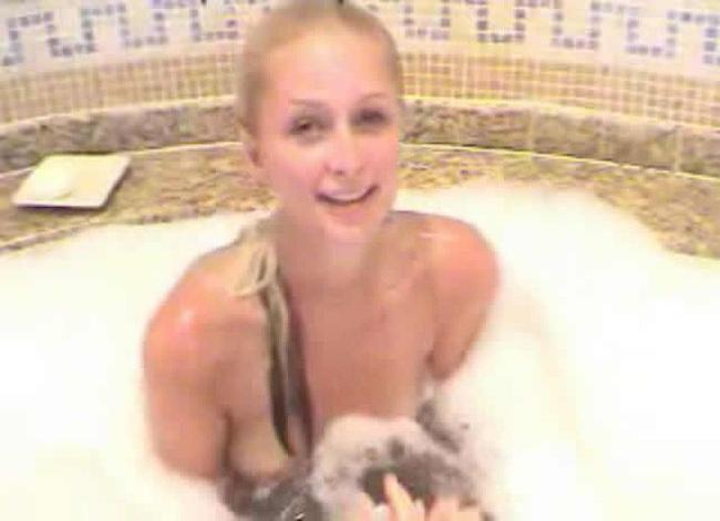 15P Rich babe Paris Hilton taking bath and showing perfect nude body
