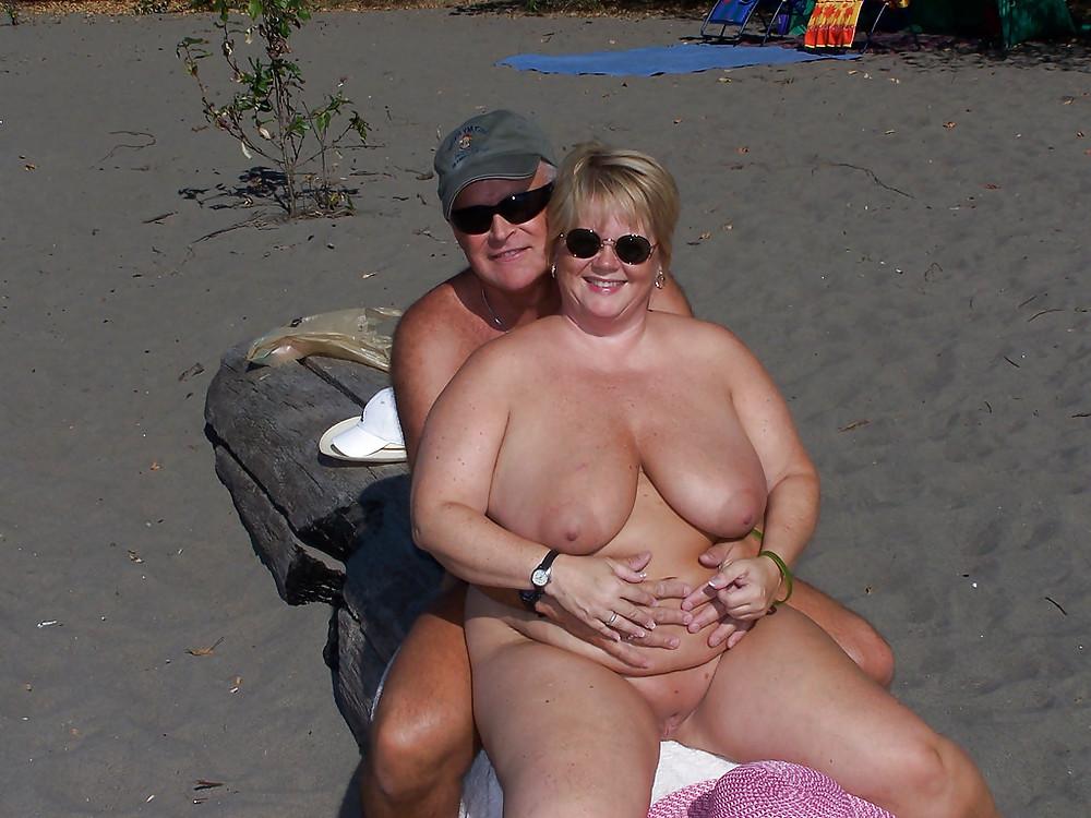 20P Naked couple 27.