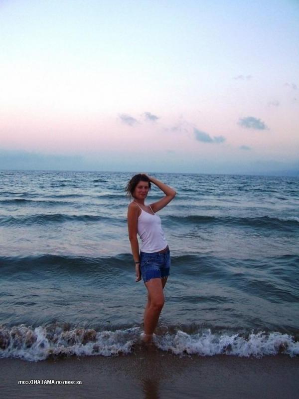 15P Kinky amateur MILF teasing her lover by the beach
