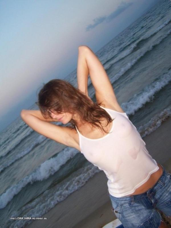 15P Kinky amateur MILF teasing her lover by the beach