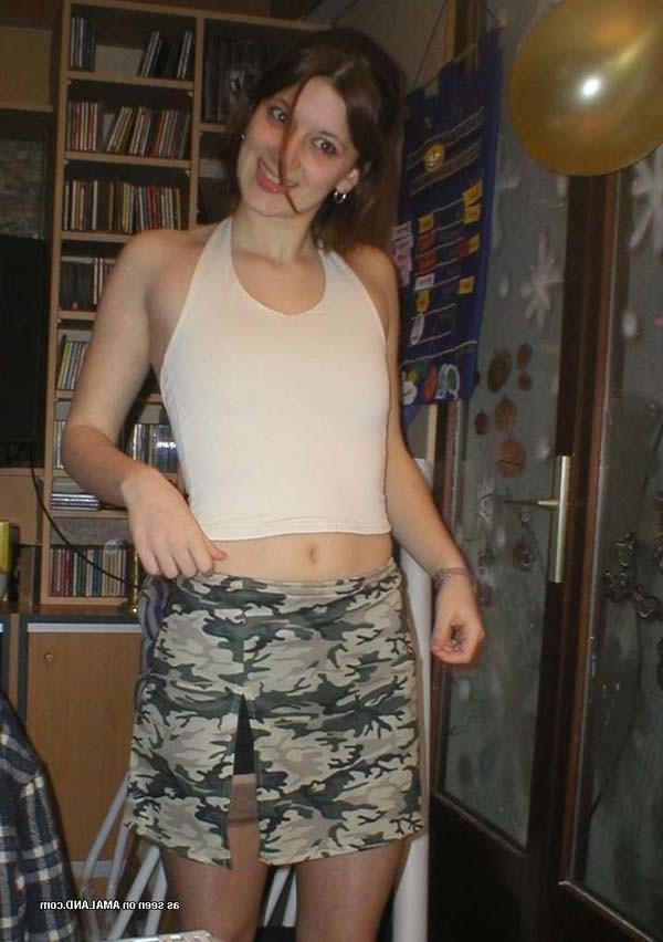 15P Pictures of a gorgeous amateur MILF in kinky poses