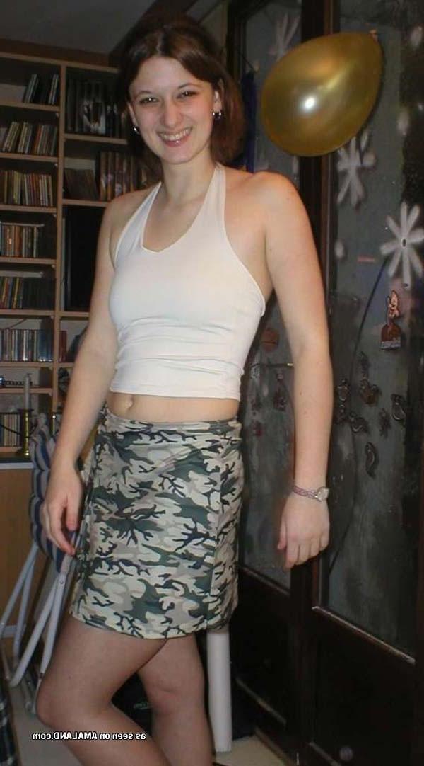 15P Pictures of a gorgeous amateur MILF in kinky poses
