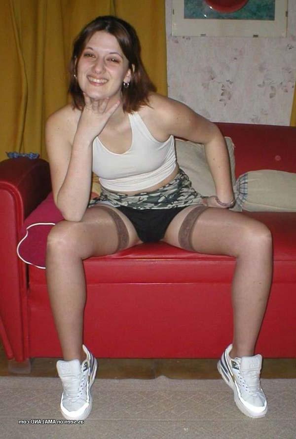 15P Pictures of a gorgeous amateur MILF in kinky poses