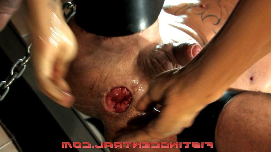 15P Tied muscle guy gets a huge dildo into his ass!