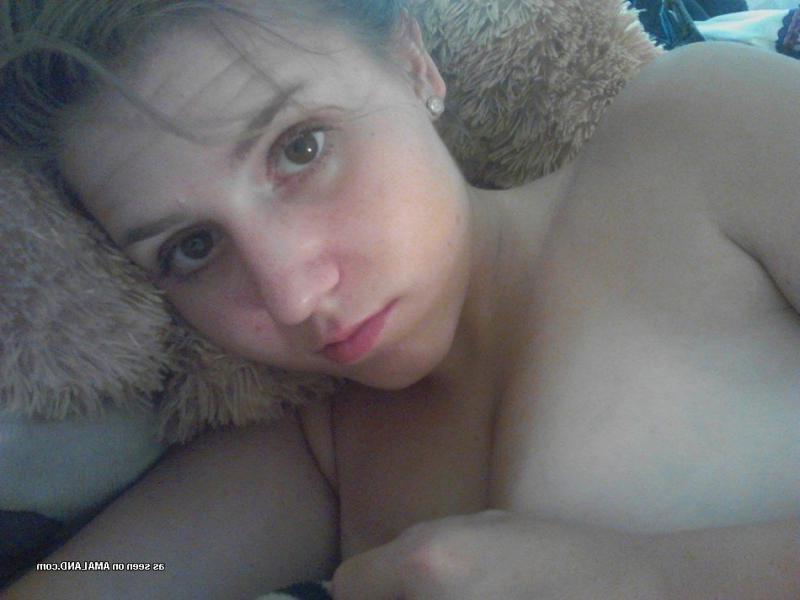 10P Compilation of a kinky amateur teen posing sexy on cam