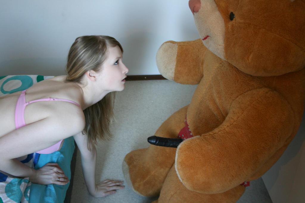 15P Homemade teddybear fucking amateur teen GF sucks cock for facial