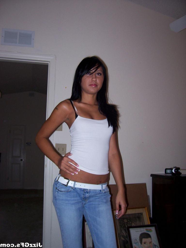 15P Amateur teen girlfriend gives homemade handjob for messy cumshot