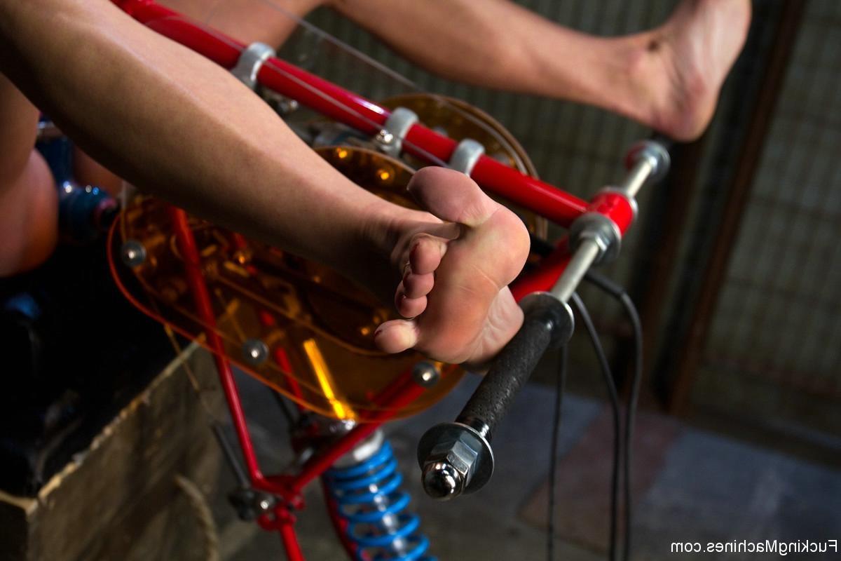 24P Felony gets her both holes penetrated with two dildo machines