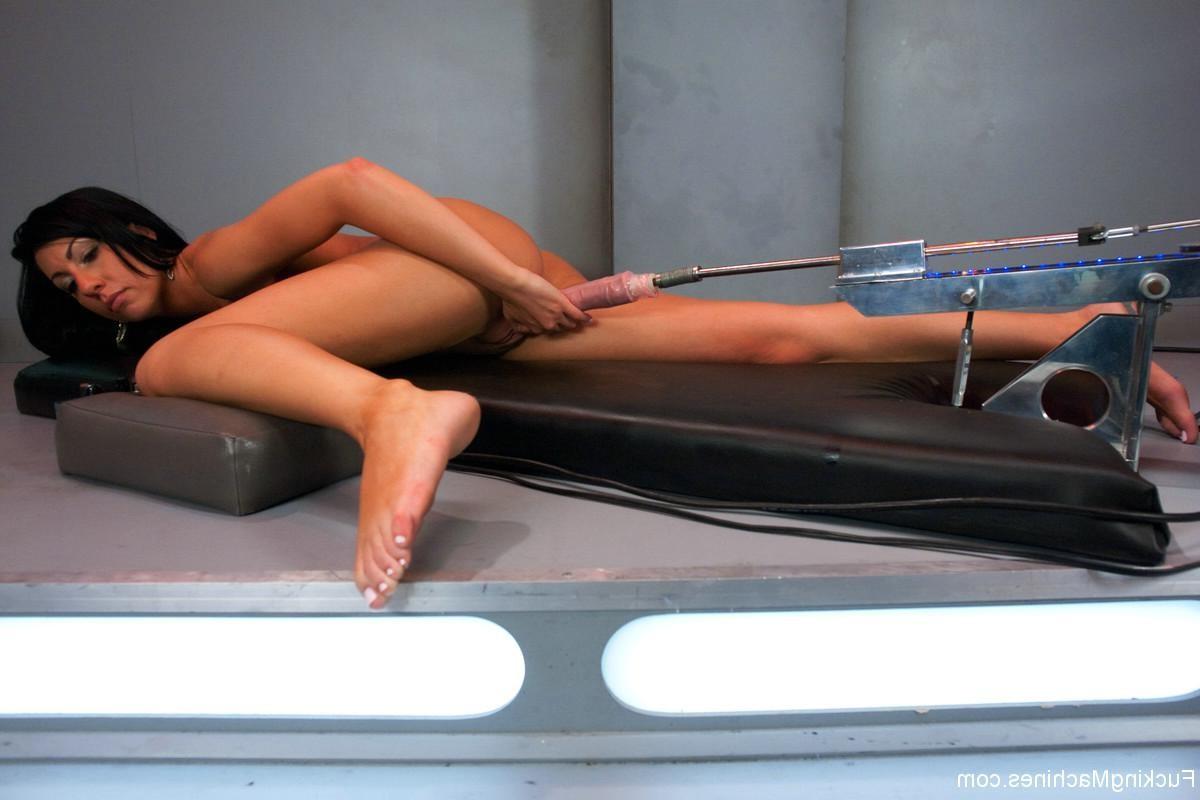 24P Sexy babe gets fucked by dildo cock machine
