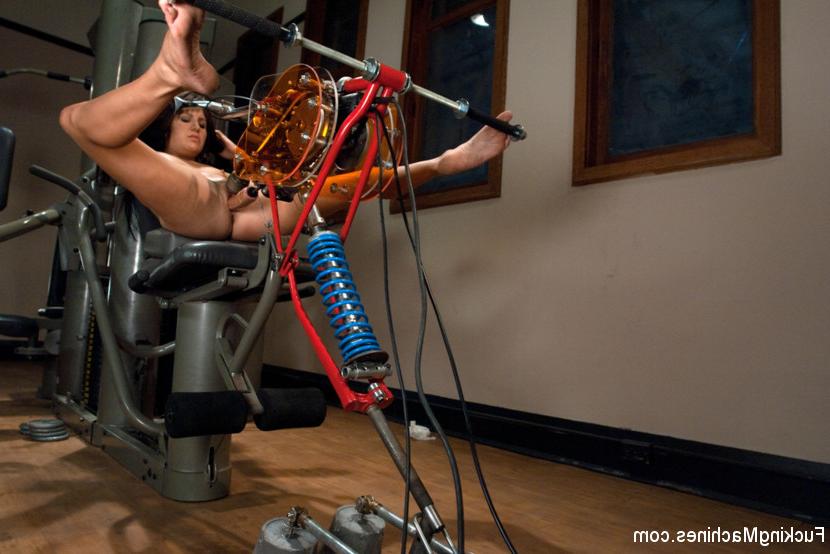 15P 21-yr old hot newcomer, BilliAnn gets a workout with the machines. She rides the