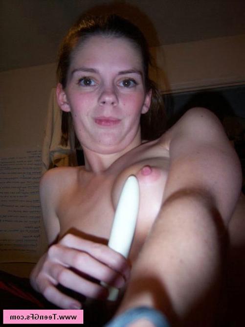 17P Cute solo amateur teen babe masturbating her pussy with toy
