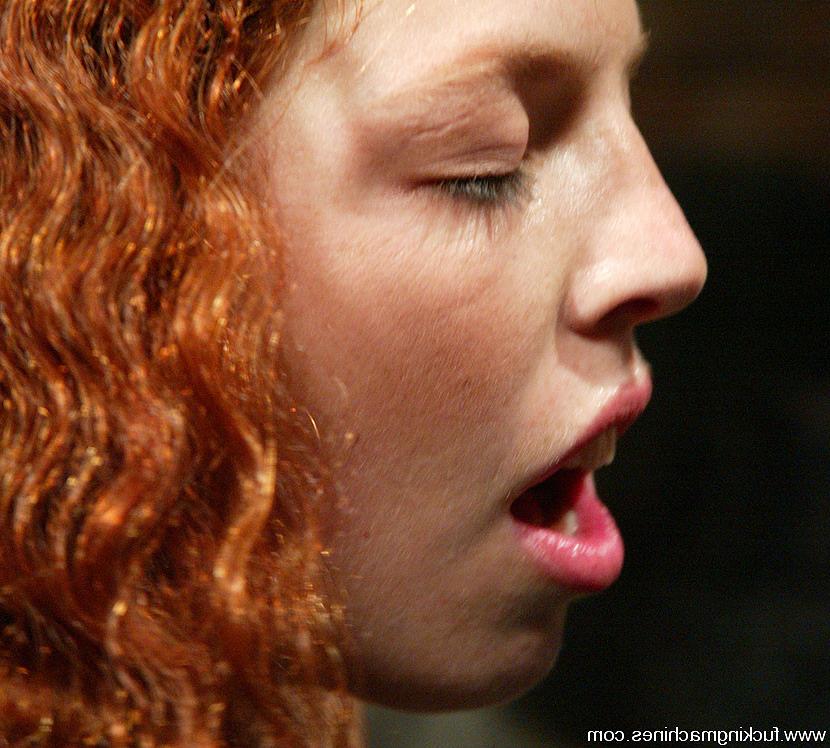 15P Sexy red headed amatuer does DP with machine, The Predator