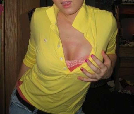 18P Amateur teen girl inserts can into pussy
