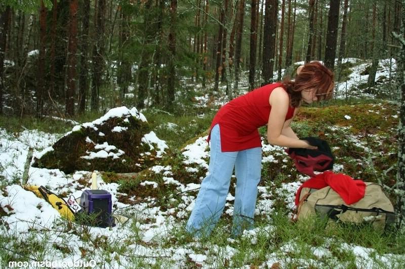 16P Outdoor fuck machine action in the snow