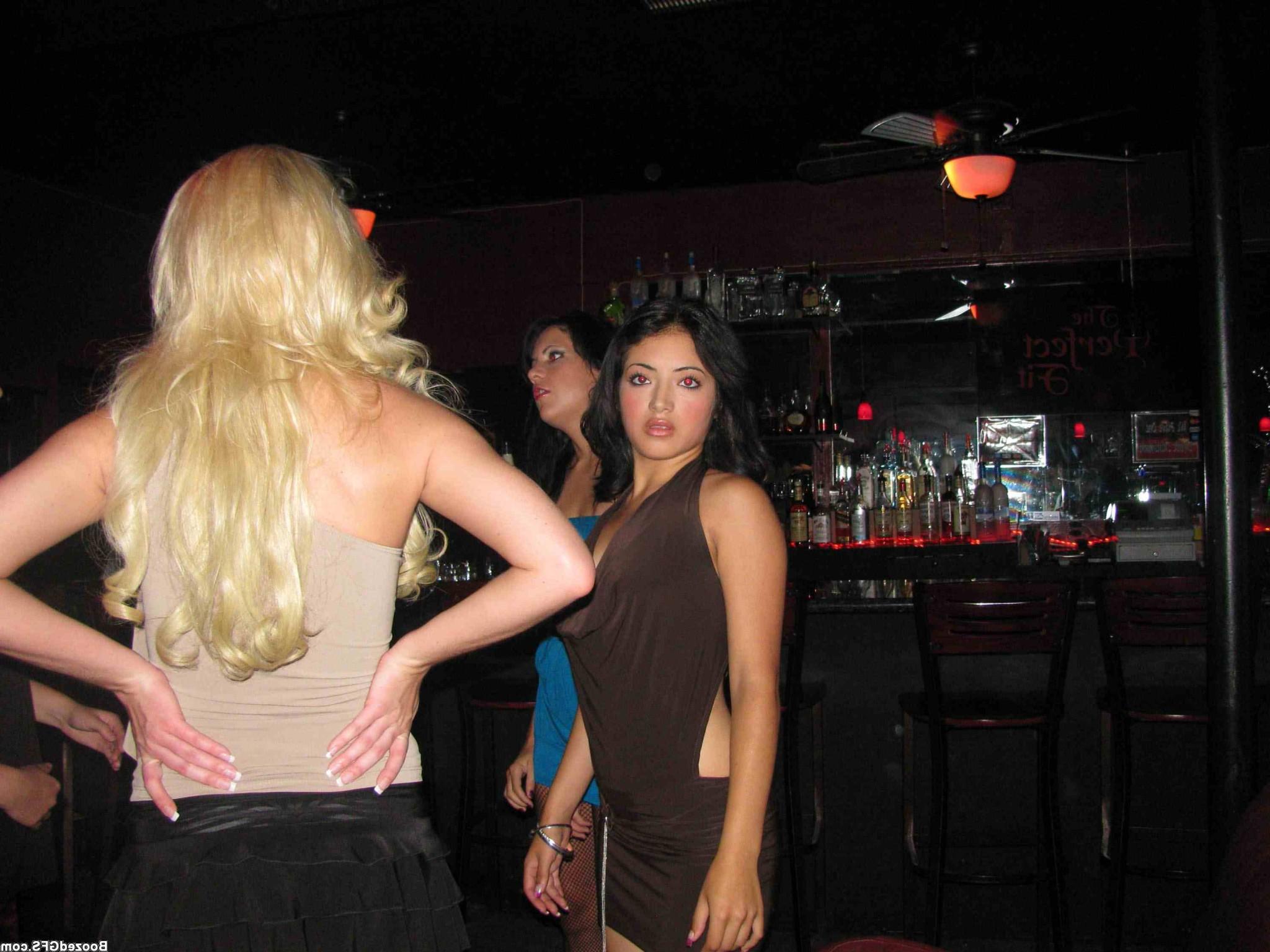 16P Dozens of amateur babes give head on the hardcore party