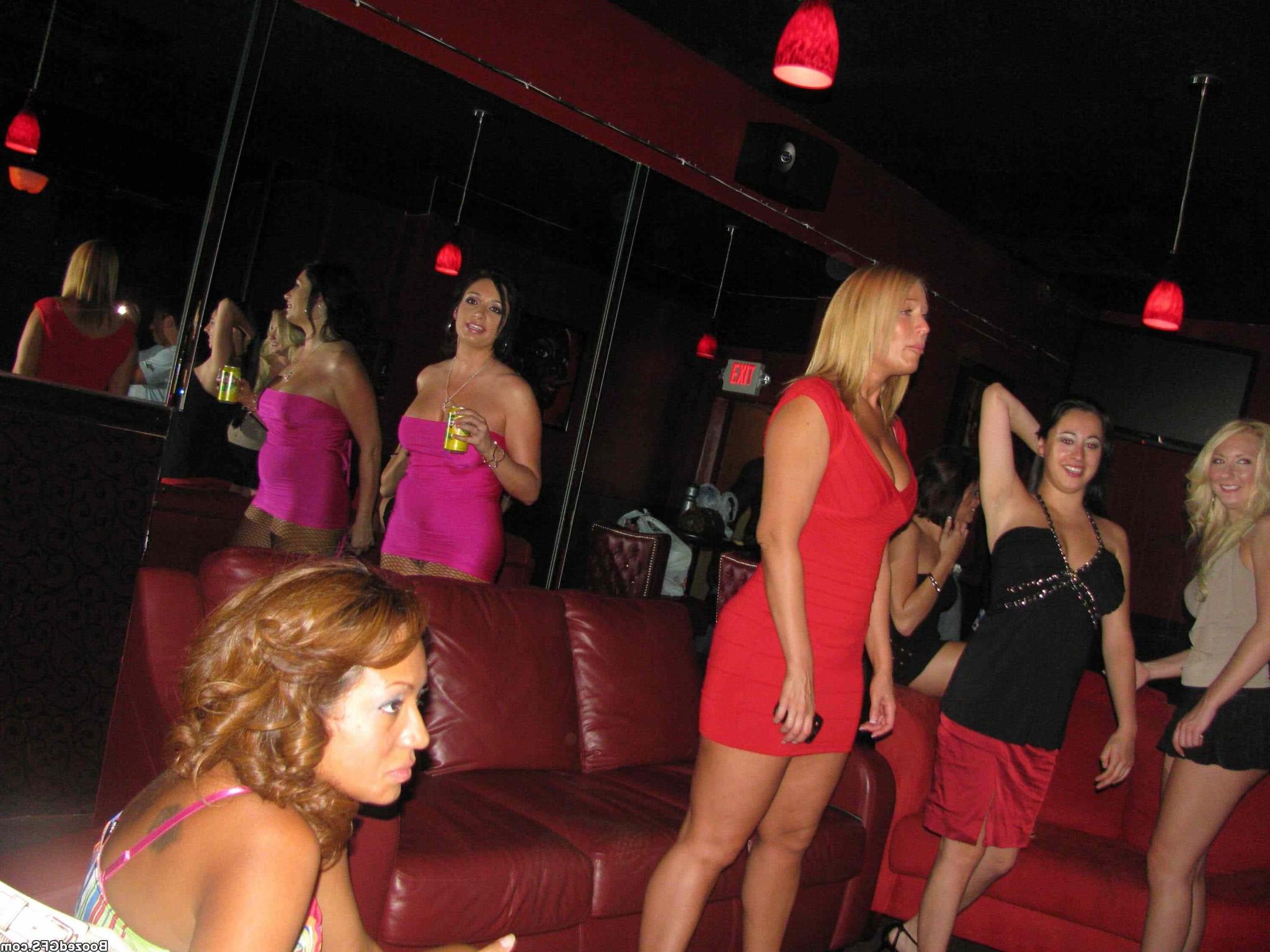 16P Dozens of amateur babes give head on the hardcore party