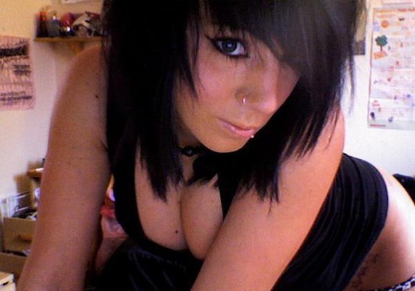15P Selfshot emo amateur teen sluts in panties