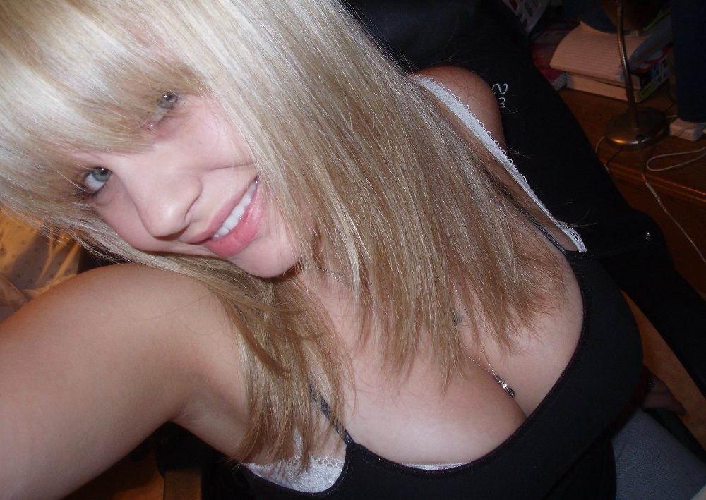 15P Selfshot emo amateur teen sluts in panties
