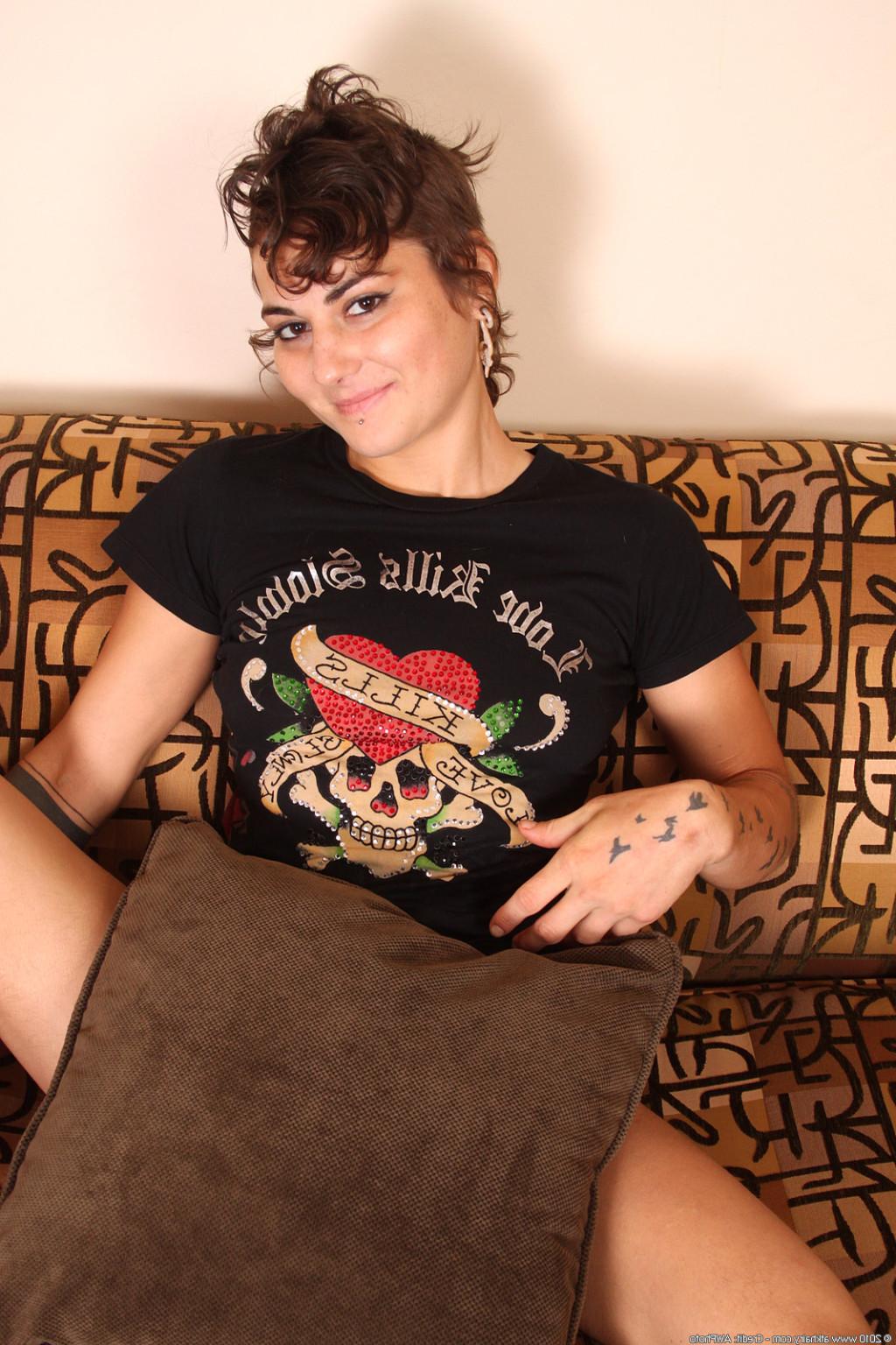 15P Hairy natural amateur teen Sasha toying