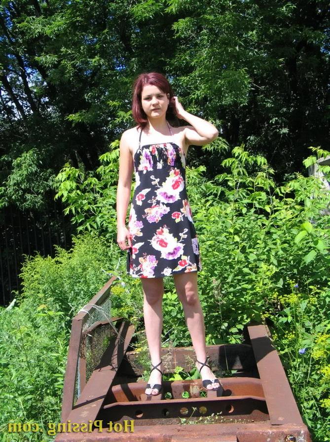15P Amateur teen posing and peeing