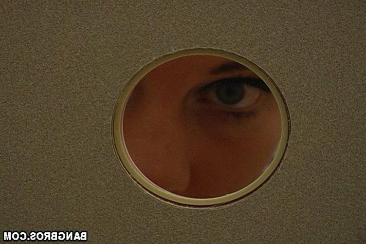 15P Amateur teen Brandi Belle gives handjob at the glory hole