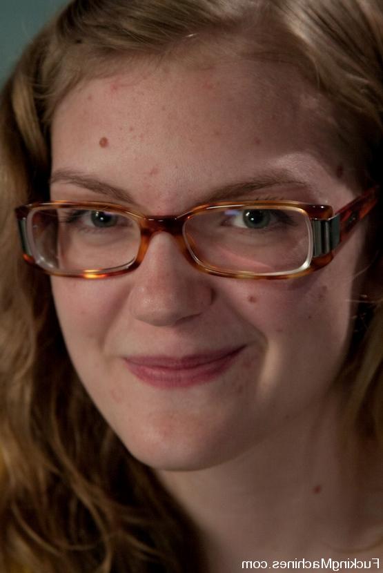 15P Hot amateur teen Ivy Mokhov fucks machines till cums