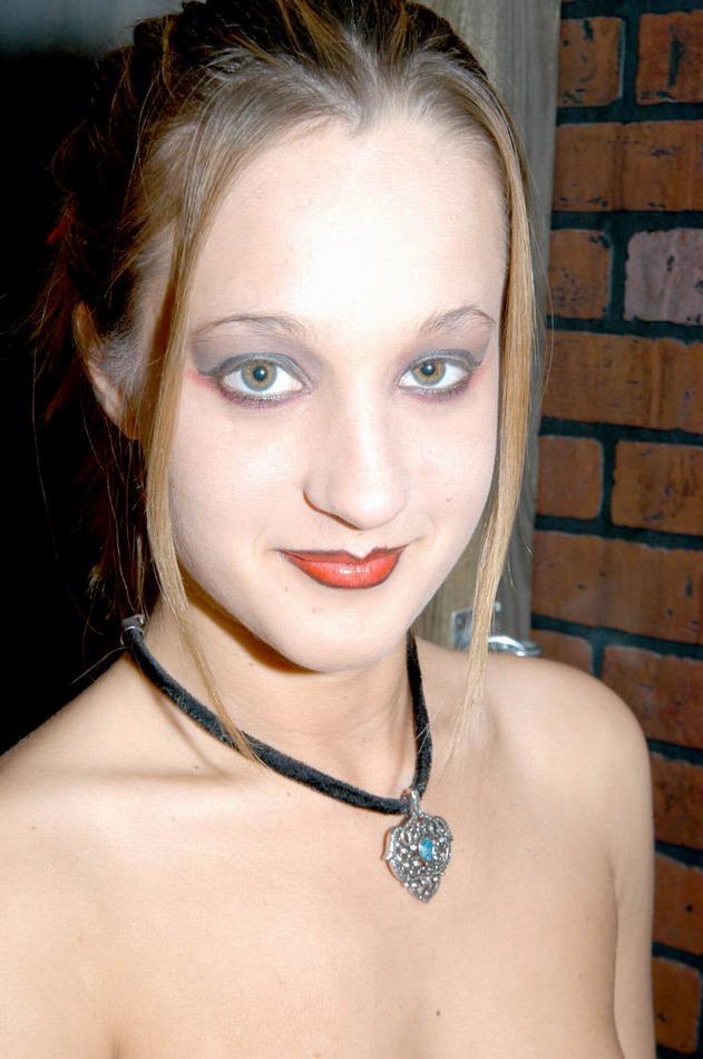 17P Extemely cute babe try out her new fuckmachine
