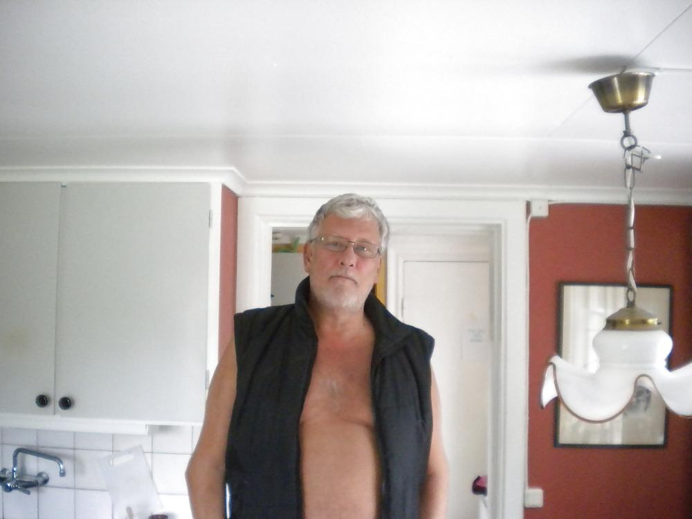 5P Im a lady and have a small cock begining to be a ladys hole.