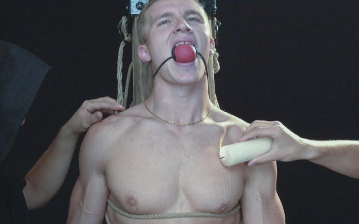 20P Three muscle cuties enjoy bondage and nipping nipples in dungeon